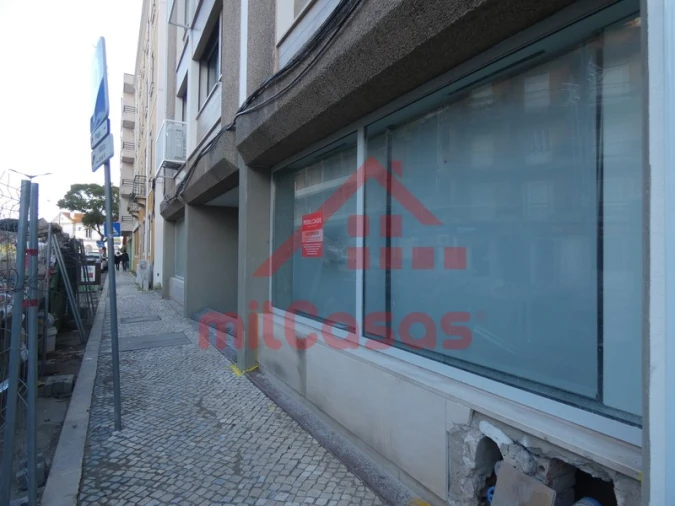 Loja para Arrendamento em Santa Maria, São Pedro e Matacães Foto 2