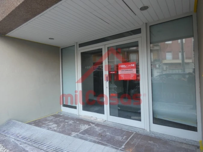 Loja para Arrendamento em Santa Maria, São Pedro e Matacães Foto 3