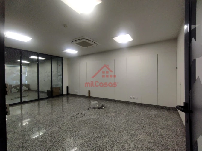 Loja para Arrendamento em Santa Maria, São Pedro e Matacães Foto 7