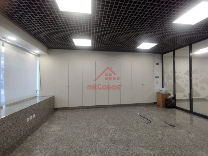 Loja para Arrendamento em Santa Maria, São Pedro e Matacães Foto 10