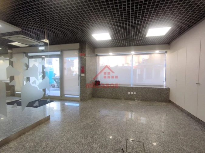 Loja para Arrendamento em Santa Maria, São Pedro e Matacães Foto 11