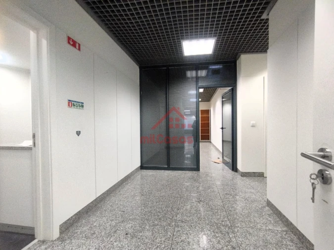 Loja para Arrendamento em Santa Maria, São Pedro e Matacães Foto 12