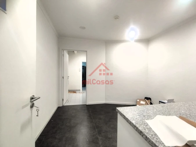 Loja para Arrendamento em Santa Maria, São Pedro e Matacães Foto 13