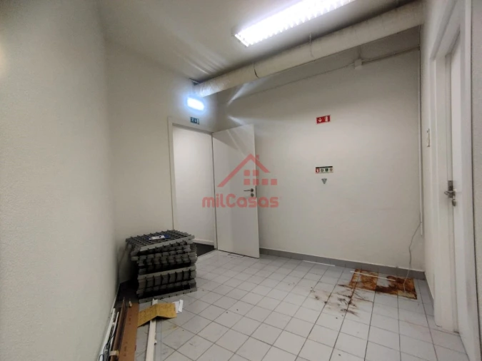 Loja para Arrendamento em Santa Maria, São Pedro e Matacães Foto 16