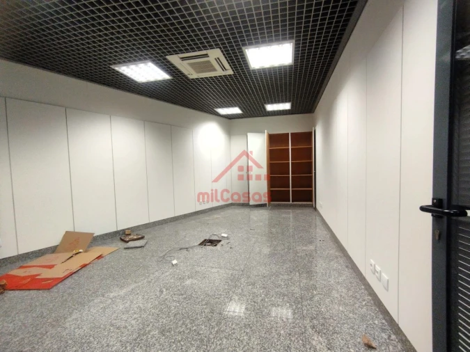 Loja para Arrendamento em Santa Maria, São Pedro e Matacães Foto 17