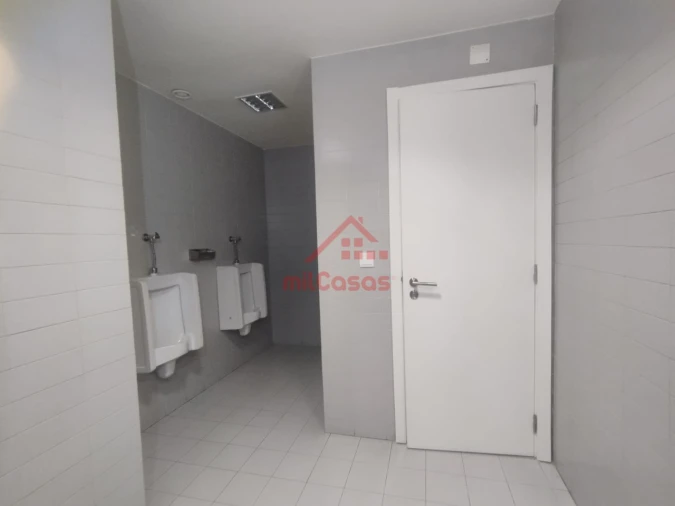 Loja para Arrendamento em Santa Maria, São Pedro e Matacães Foto 23