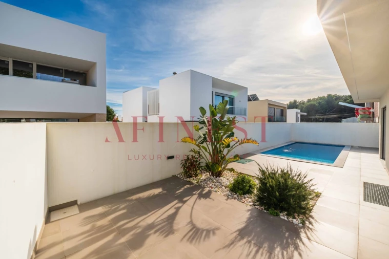 Moradia T4 para Venda em Alcabideche Foto 7