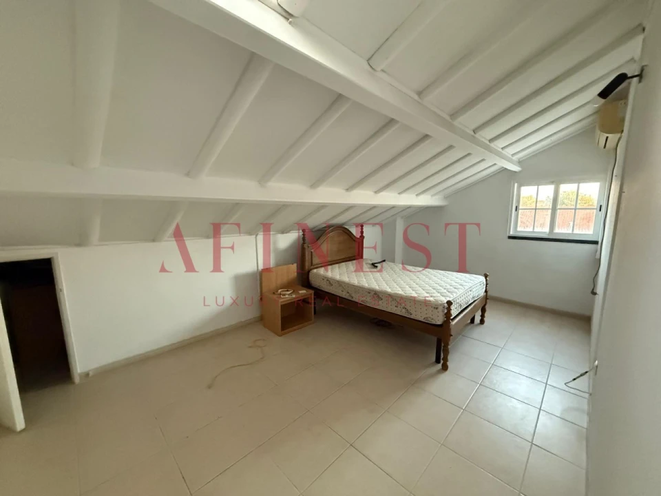 Moradia T5 para Venda em Charneca de Caparica e Sobreda Foto 9