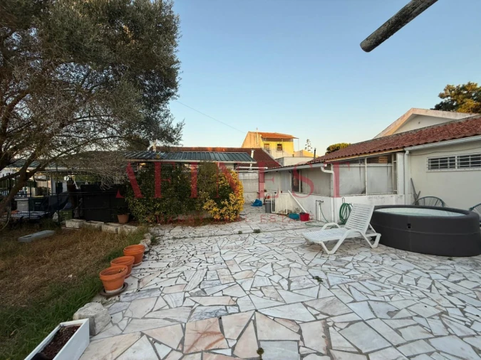 Moradia T5 para Venda em Charneca de Caparica e Sobreda Foto 12