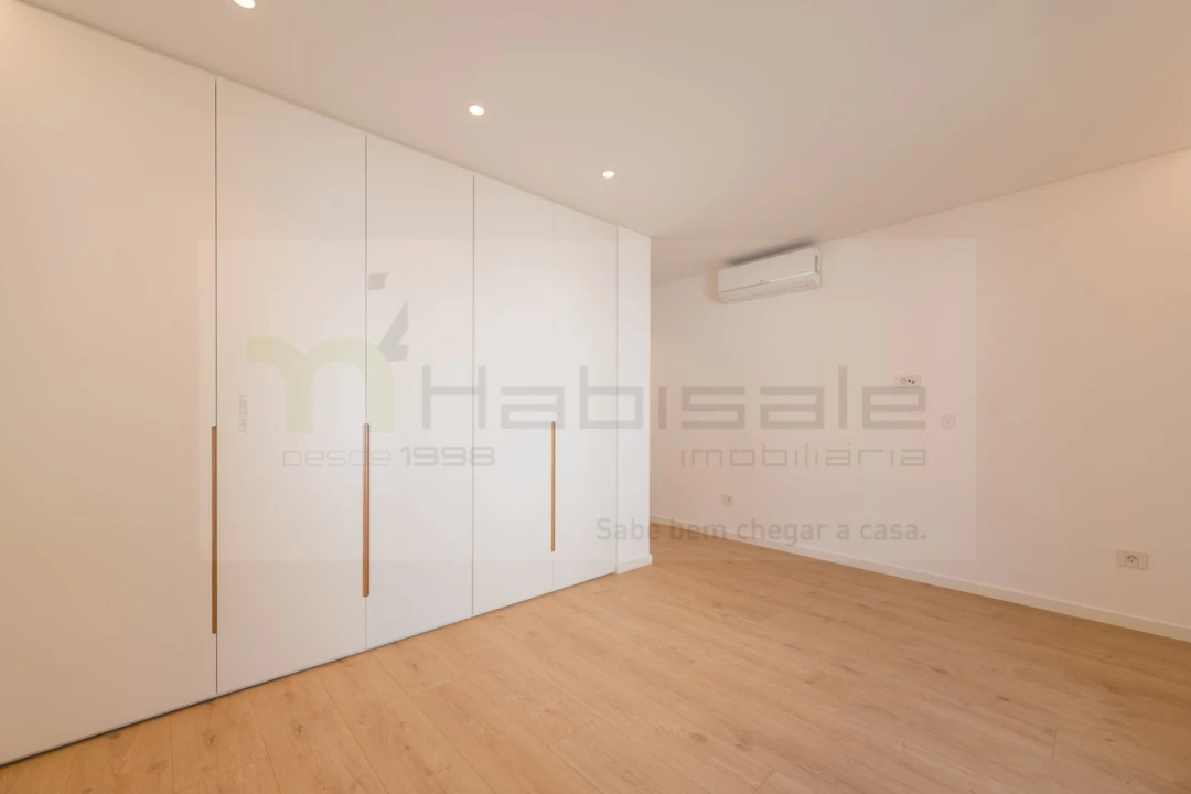 Apartamento T3 para Venda em Carcavelos e Parede Foto 29