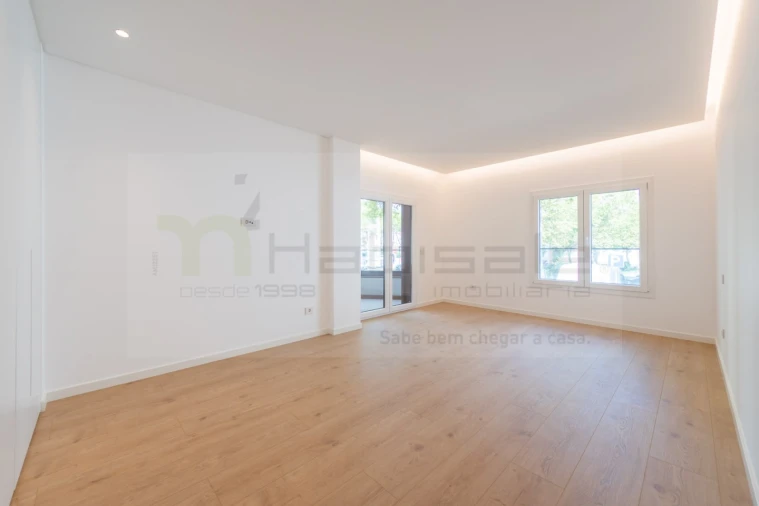 Apartamento T3 para Venda em Carcavelos e Parede Foto 21