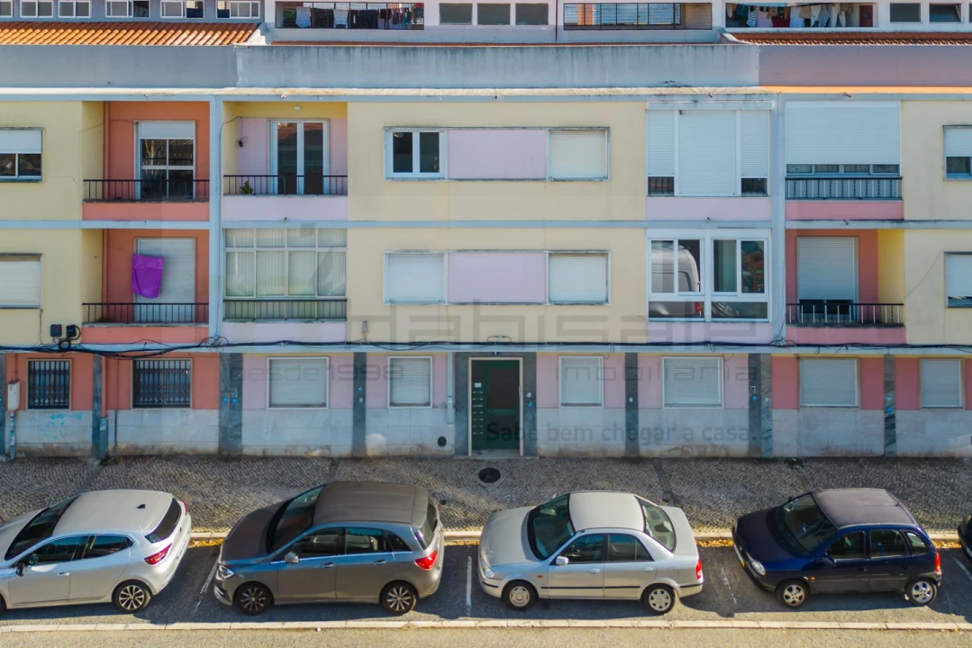 Apartamento T2 para Venda em Agualva e Mira-Sintra Foto 9