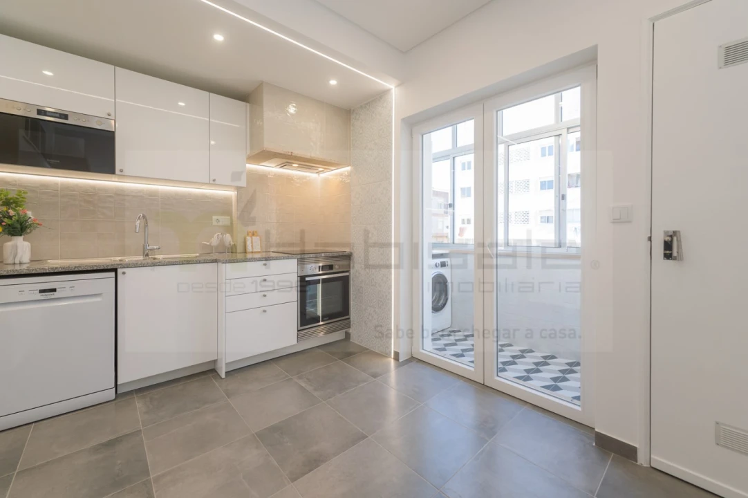 Apartamento T2 para Venda em Agualva e Mira-Sintra Foto 7