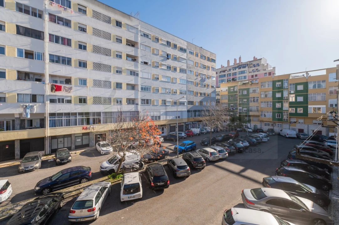 Apartamento T2 para Venda em Agualva e Mira-Sintra Foto 33