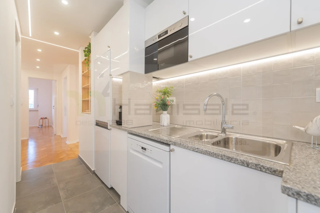 Apartamento T2 para Venda em Agualva e Mira-Sintra Foto 5