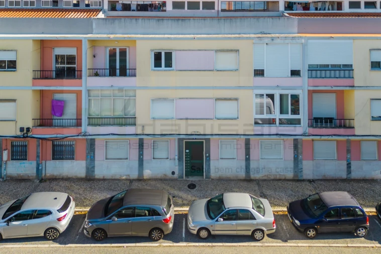 Apartamento T2 para Venda em Agualva e Mira-Sintra Foto 9