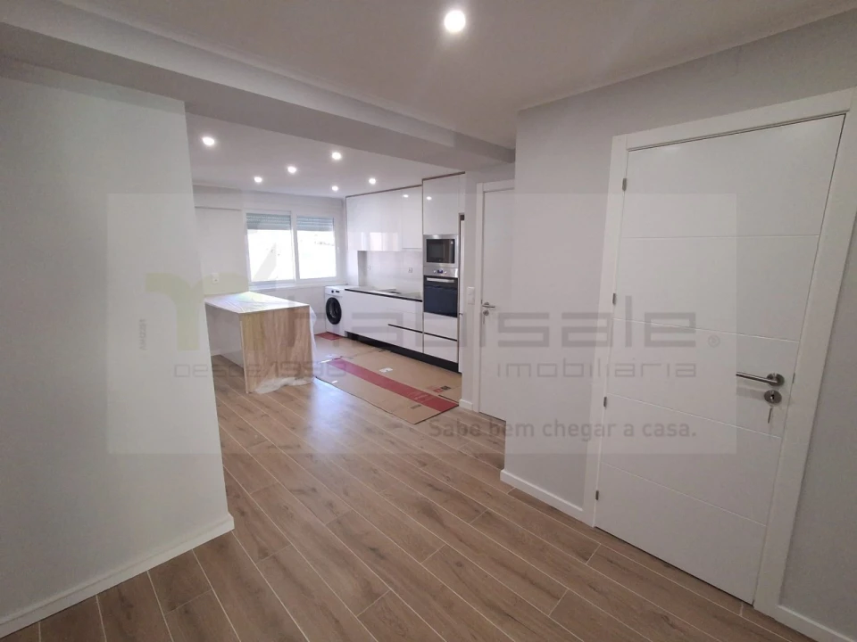 Apartamento T2 para Venda em Rio de Mouro Foto 2