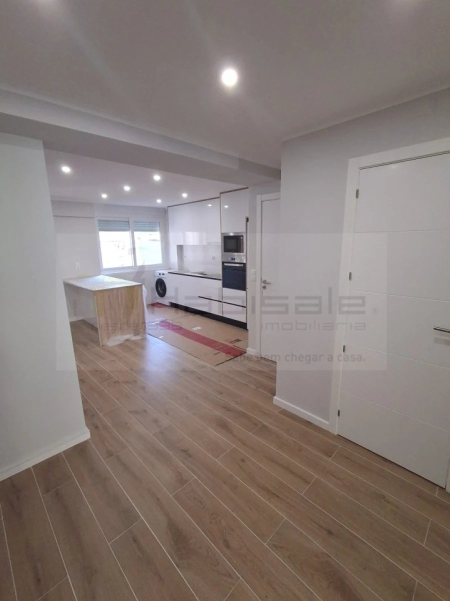 Apartamento T2 para Venda em Rio de Mouro Foto 3