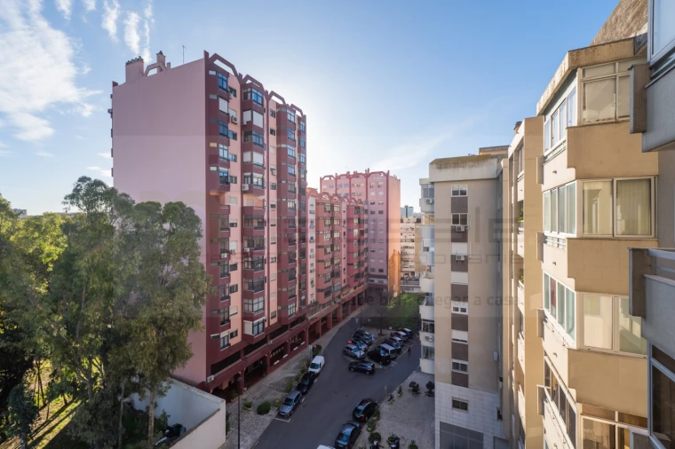 Apartamento T4 para Venda em Lumiar Foto 21