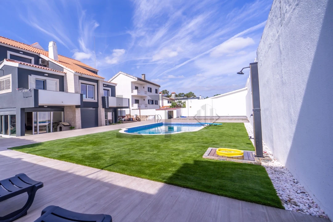 Moradia T6 para Venda em Corroios Foto 2