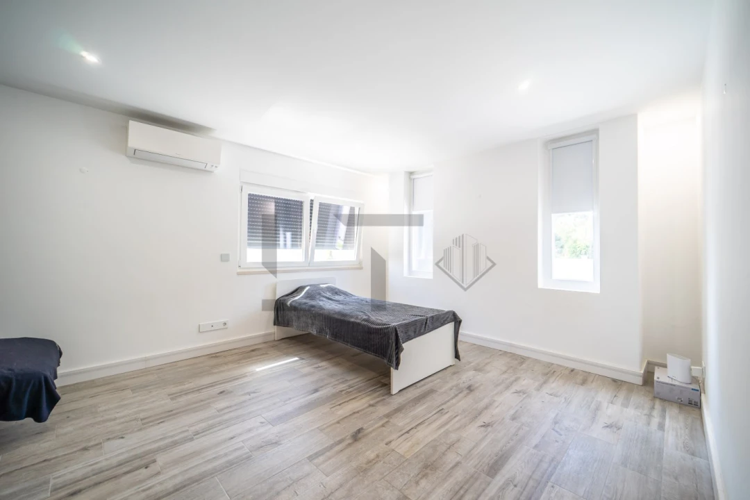 Moradia T6 para Venda em Corroios Foto 10