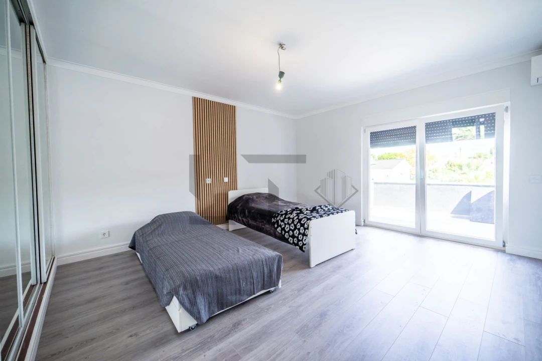 Moradia T6 para Venda em Corroios Foto 21