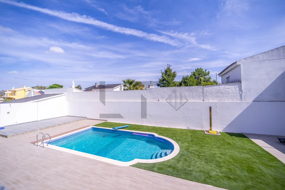 Moradia T6 para Venda em Corroios Foto 26