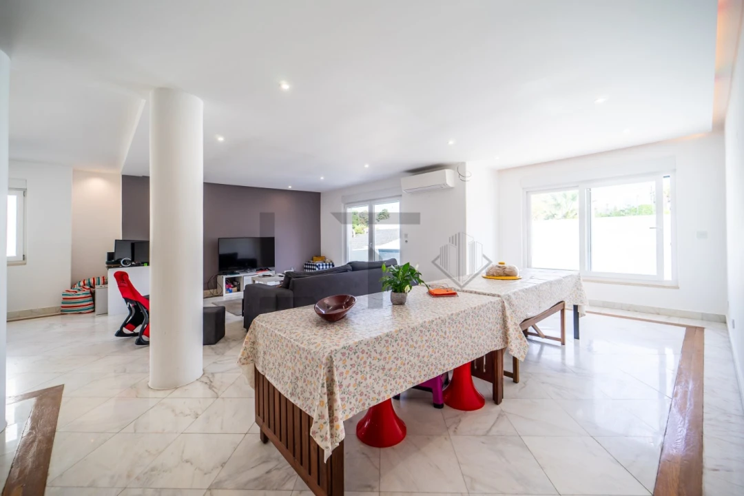 Moradia T6 para Venda em Corroios Foto 31