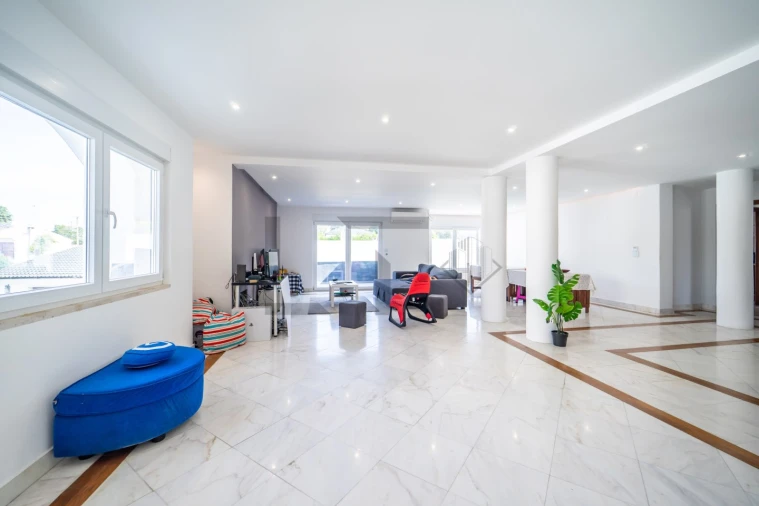 Moradia T6 para Venda em Corroios Foto 32