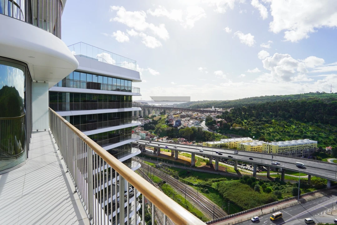 Apartamento T6 para Venda em Campolide Foto 24