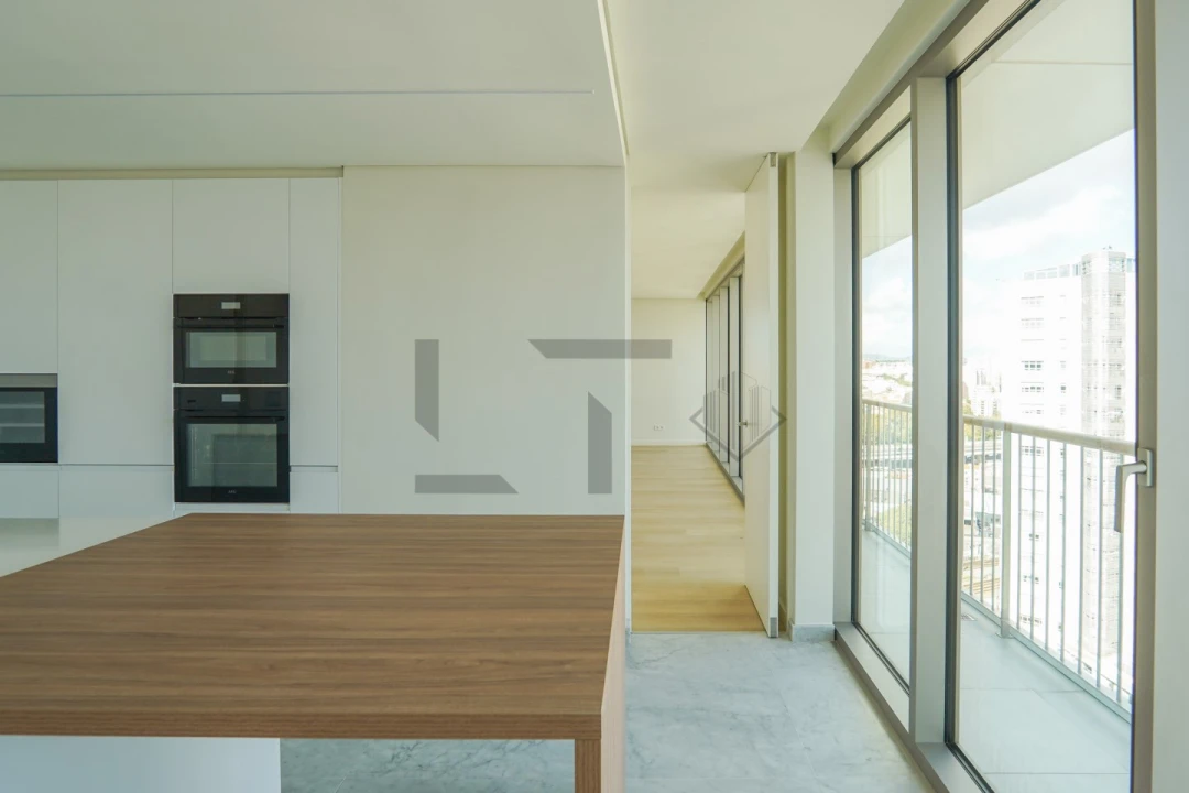 Apartamento T6 para Venda em Campolide Foto 44