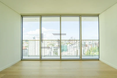 Apartamento T6 para Venda em Campolide