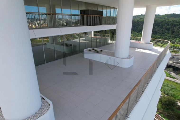 Apartamento T6 para Venda em Campolide Foto 10