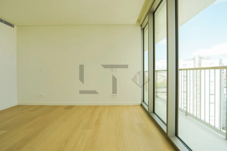 Apartamento T6 para Venda em Campolide Foto 98