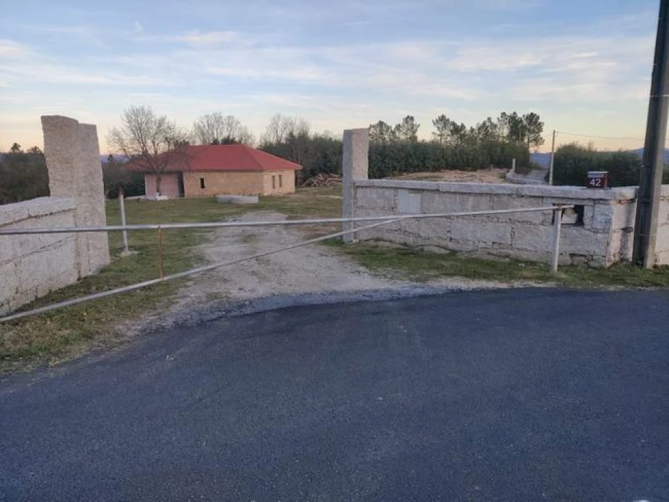 Quinta T4 para Venda em Teixoso e Sarzedo Foto 1