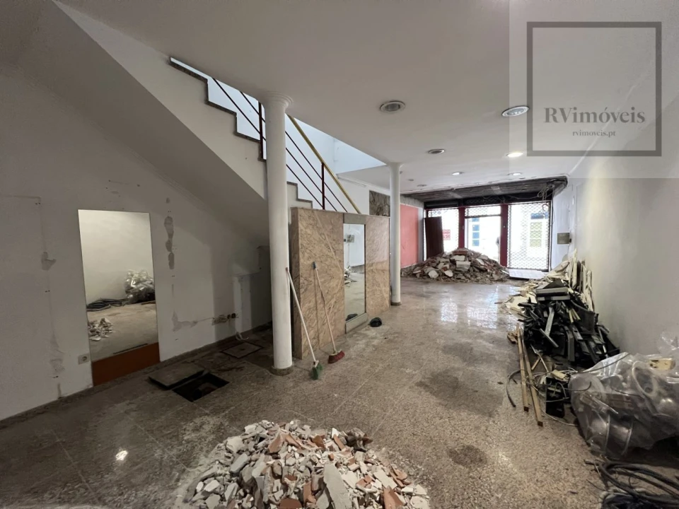 Loja para Arrendamento em Santa Maria Maior e Monserrate e Meadela Foto 4