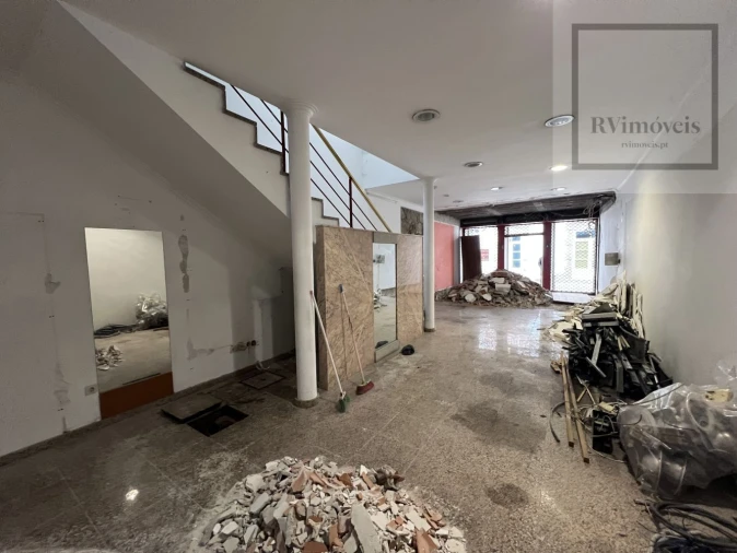 Loja para Arrendamento em Santa Maria Maior e Monserrate e Meadela Foto 4