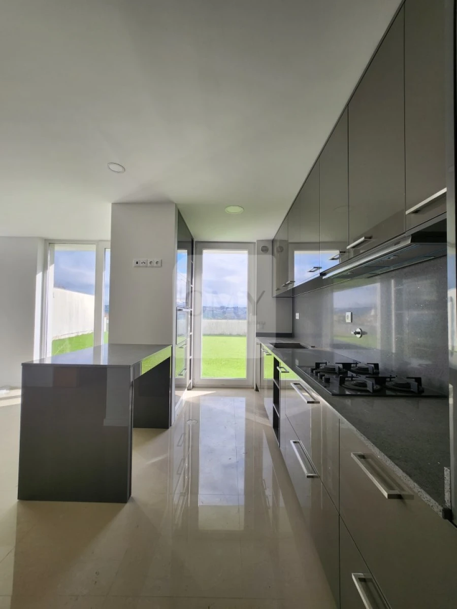 Apartamento T5 para Venda em Nossa Senhora da Conceição, São Pedro e São Dinis Foto 2