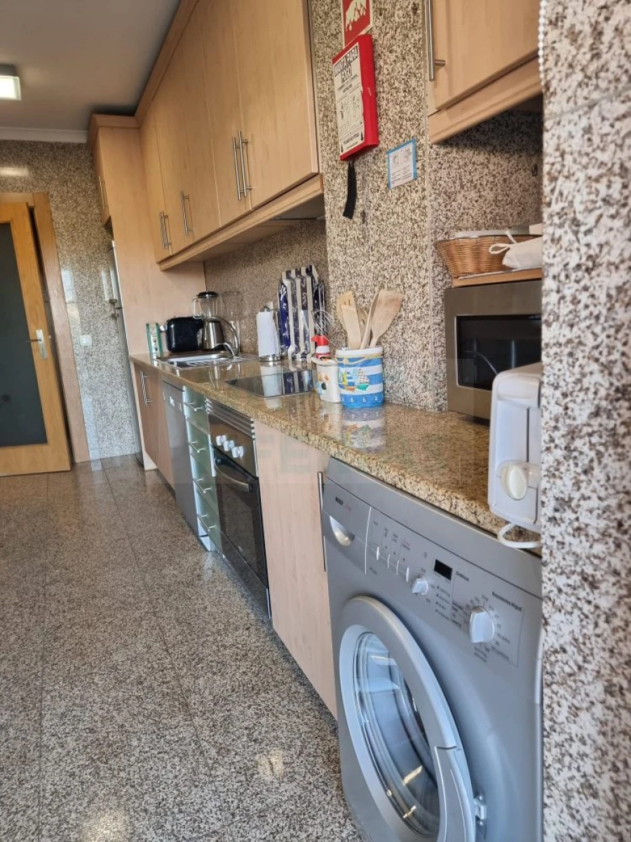 Apartamento T2 para Venda em Portimão Foto 6