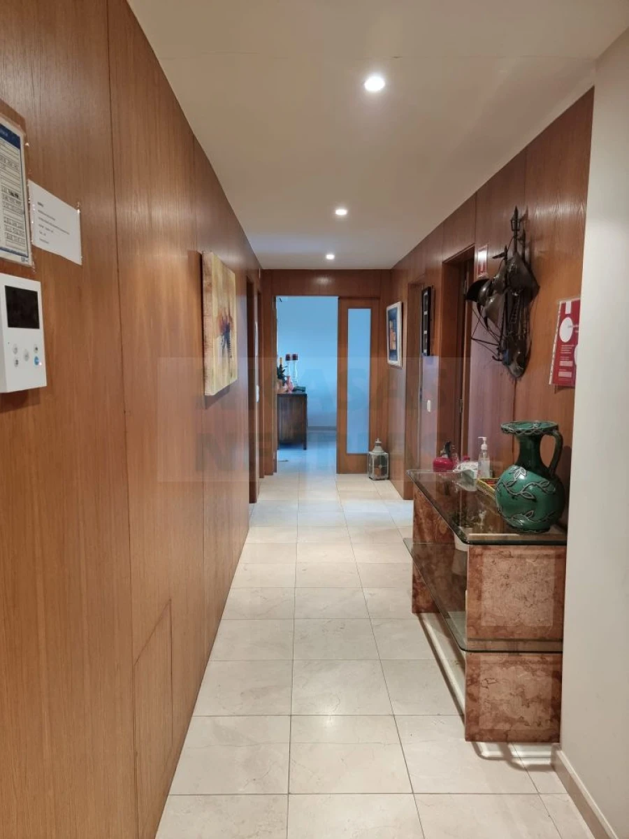 Apartamento T2 para Venda em Portimão Foto 9