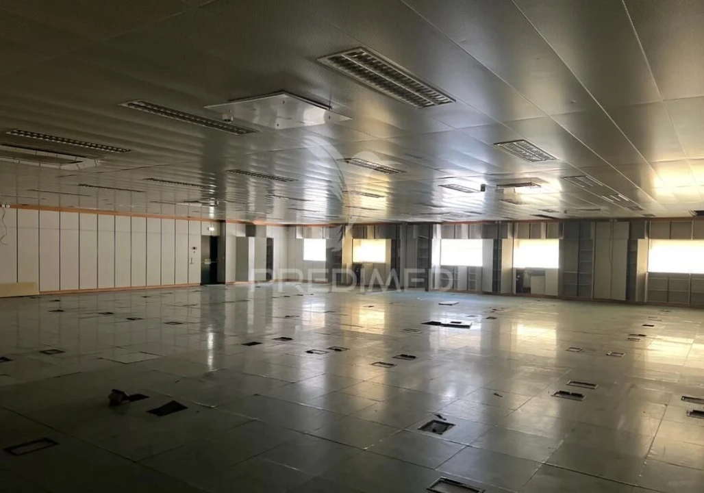 Armazém para Venda em Carnaxide e Queijas Foto 5