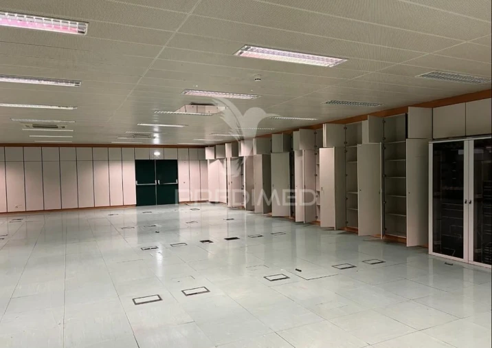 Armazém para Venda em Carnaxide e Queijas Foto 8