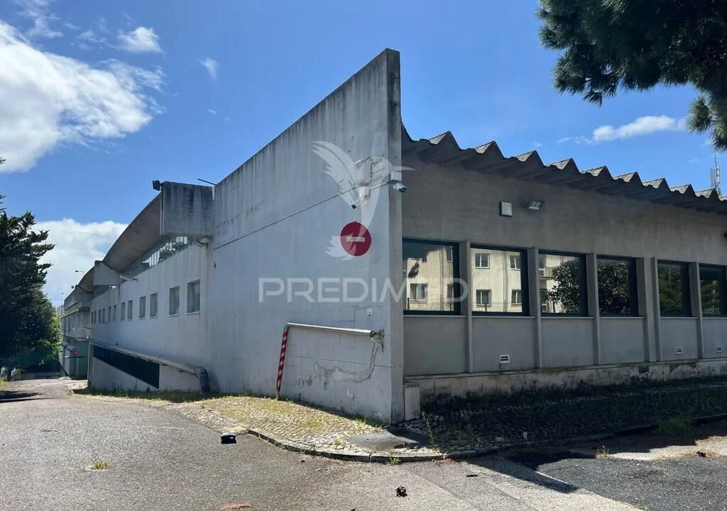 Armazém para Venda em Carnaxide e Queijas Foto 2