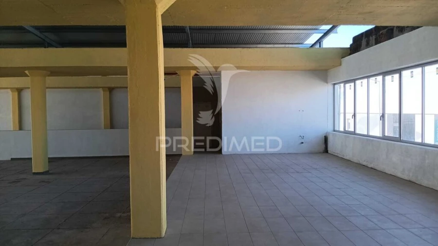 Armazém para Venda em Sacavém e Prior Velho Foto 3