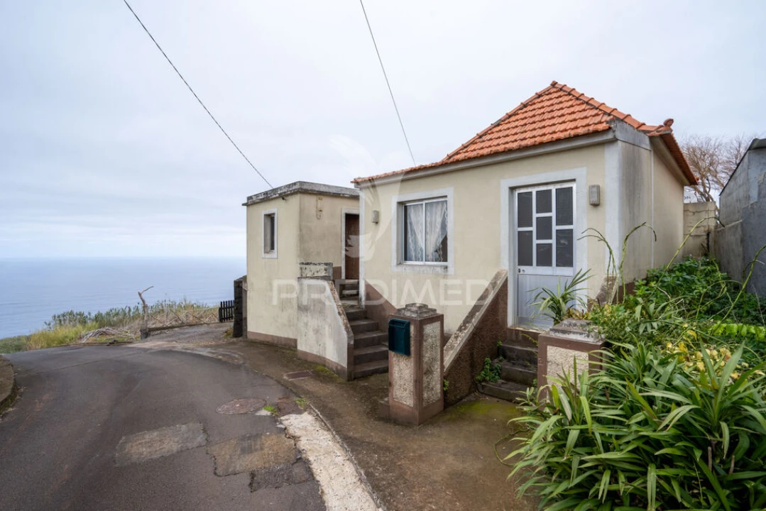 Moradia T3 para Venda em Porto Moniz Foto 1