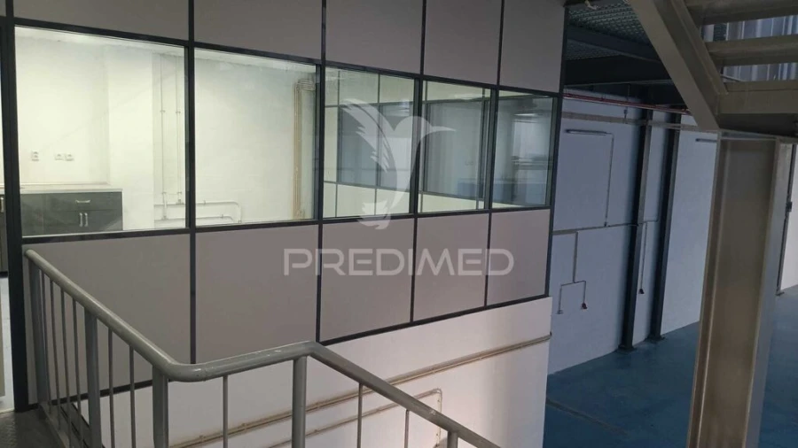 Armazém para Arrendamento em Santo Antão e São Julião do Tojal Foto 14