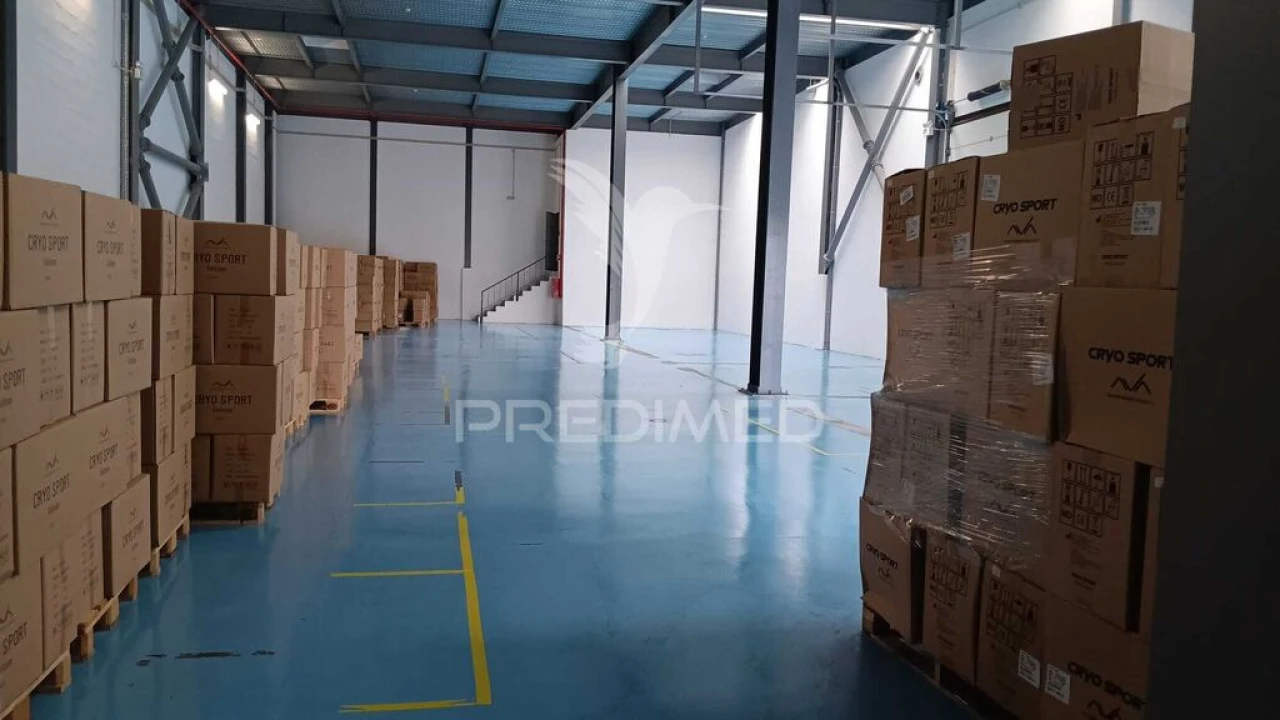 Armazém para Arrendamento em Santo Antão e São Julião do Tojal Foto 7