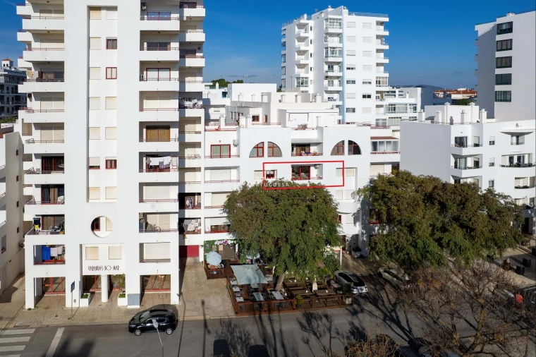 Apartamento T2 para Arrendamento em Quarteira Foto 6
