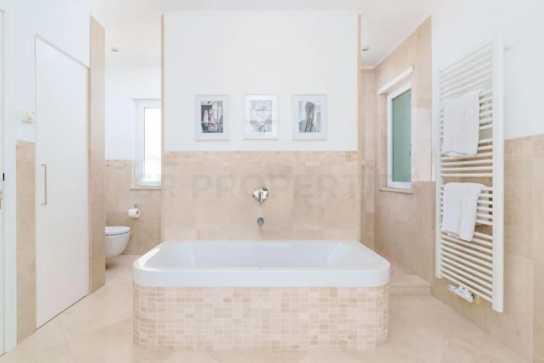 Moradia T4 para Venda em Quarteira Foto 16