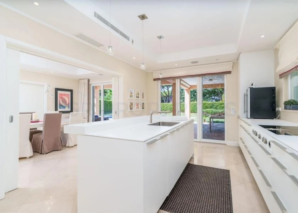 Moradia T4 para Venda em Quarteira Foto 10